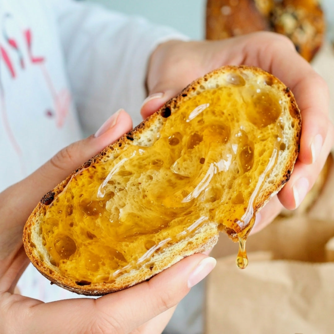 Leckeres Honigbrot mit naturbelassenem Imkerhonig von der Allgäuer Wanderimkerei